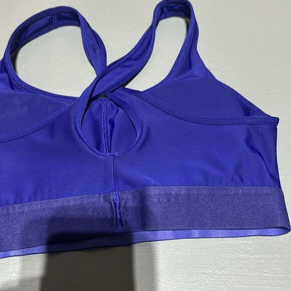 Under Armour Sports Bra - Picture 4 of 6